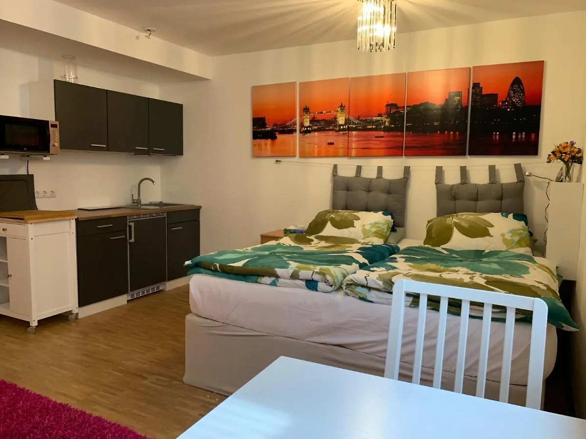 Apartment Private, Dog-Friendly Room- Easy Access To City Centre And Trade Fair- Free Parking Munich Germany
