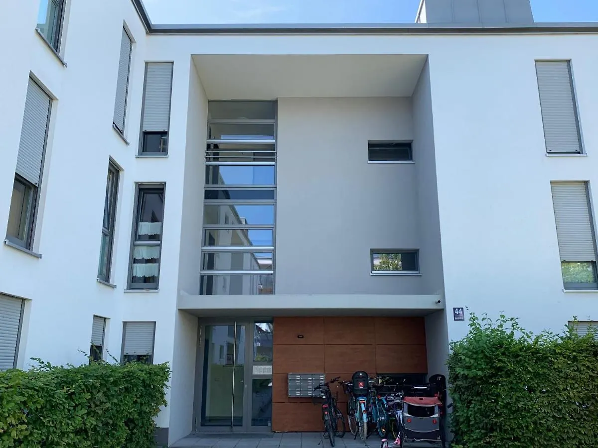 Private, Dog-Friendly Room- Easy Access To City Centre And Trade Fair- Free Parking Munich Germany
