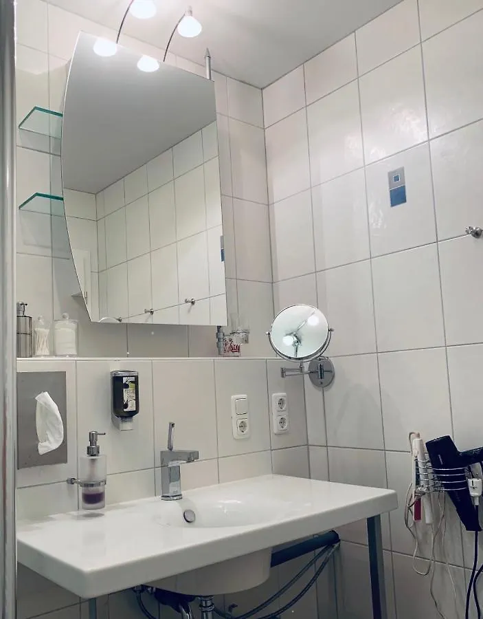 Private, Dog-Friendly Room- Easy Access To City Centre And Trade Fair- Free Parking Munich
